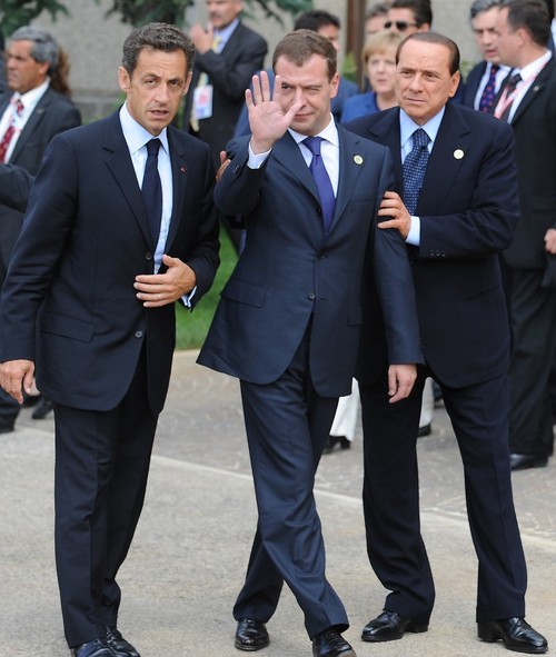  Series of very curious photos  G8 summit.  